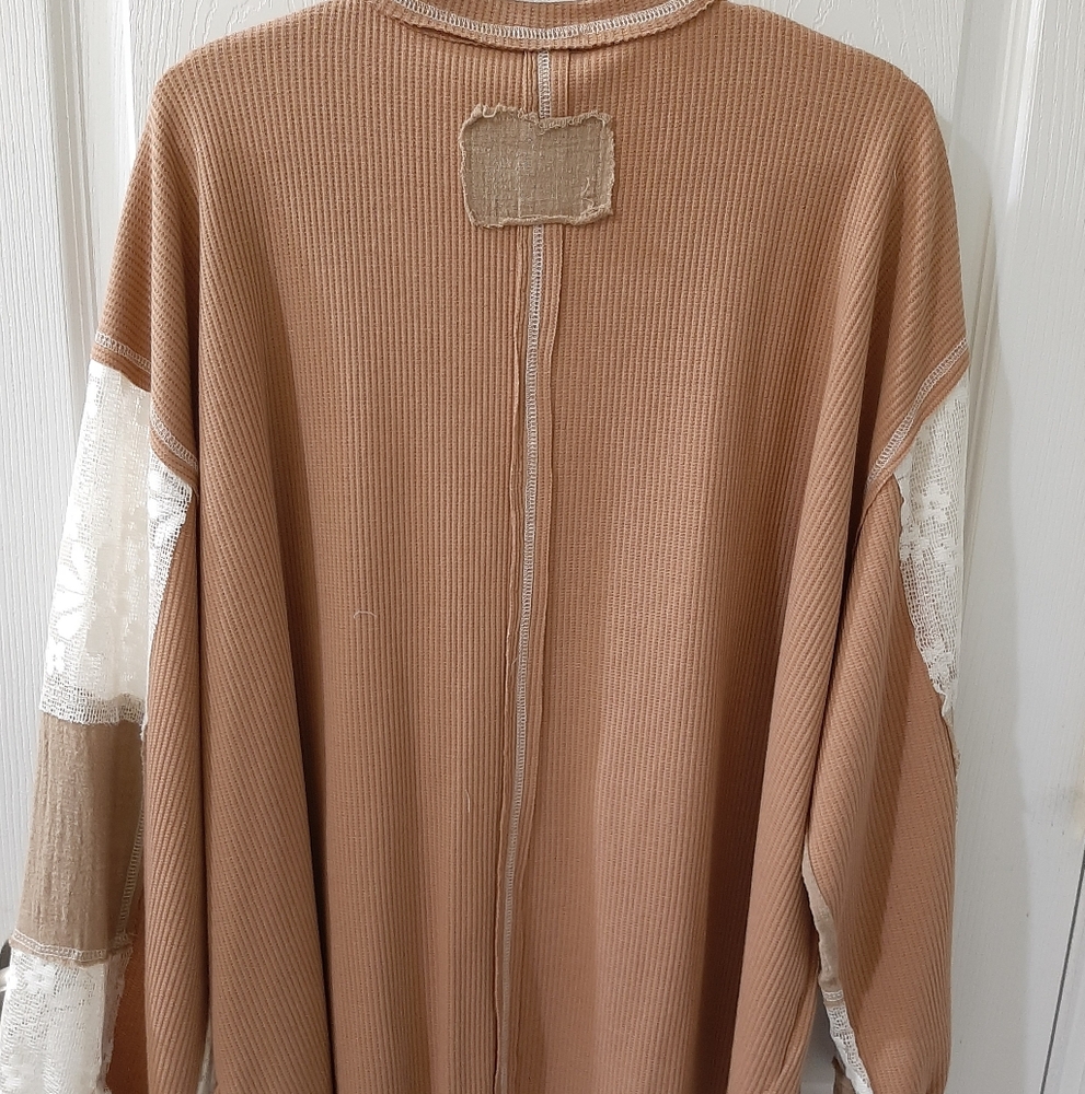 POL Tan and Cream Lace Sleeve Top - Picture 2 of 5